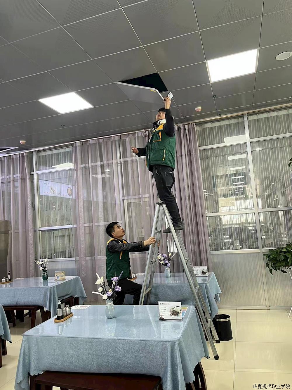 学院食堂灭鼠工作