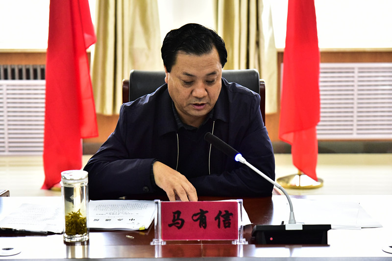 马有信在临夏现代职业学院为党员上党课