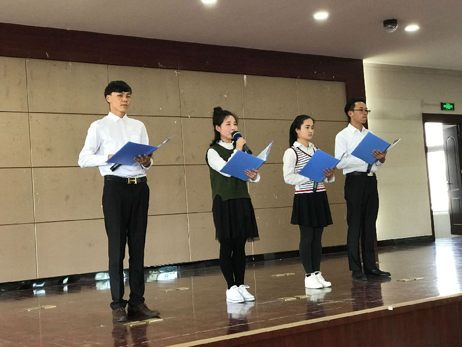 学生朗诵《弘扬传统文化》.jpg