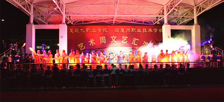 10教育系歌伴舞《我和我的祖国》.jpg
