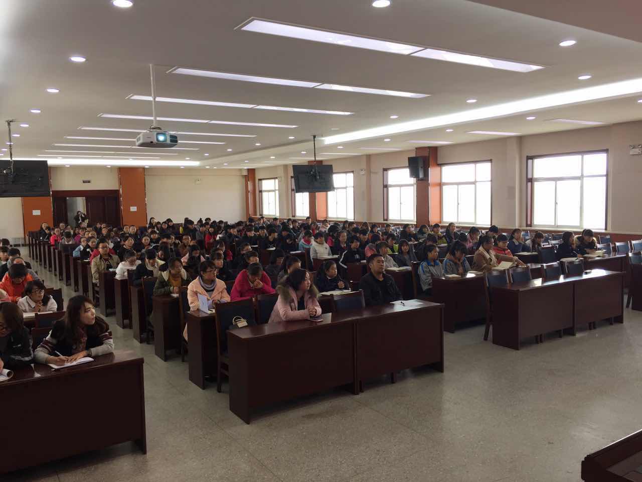 5会计系和财会教研室全体师生参加讲座.jpg