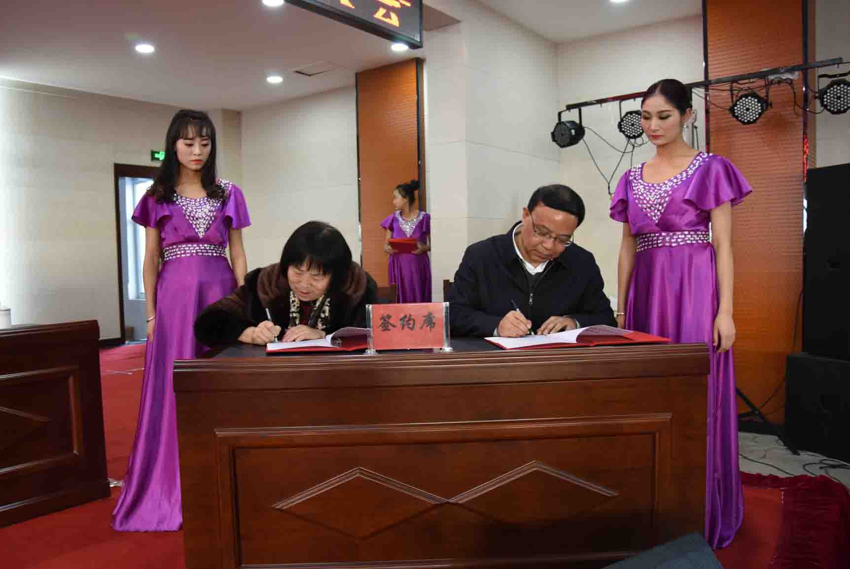 学院院长马绍武与学科带头人签约.jpg