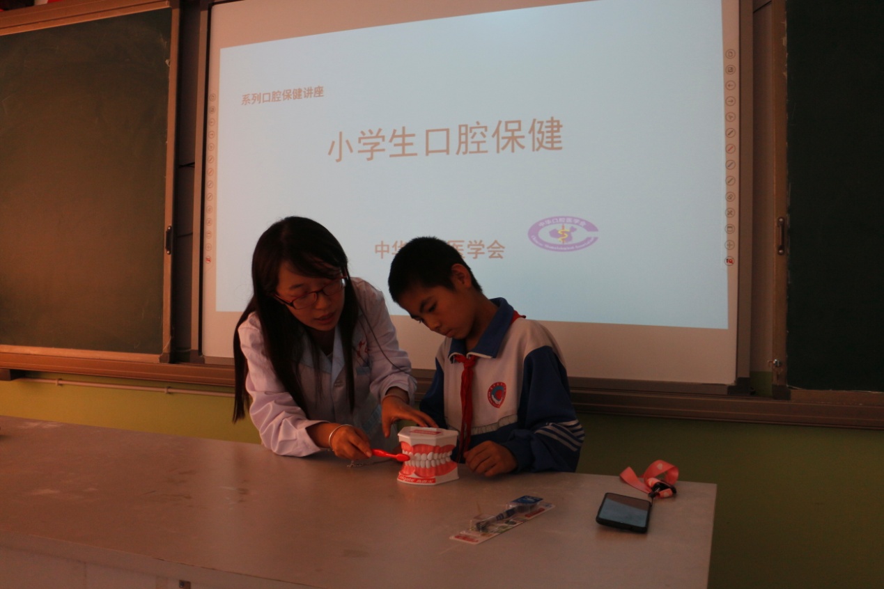 临夏现代职业学院医学系师生参与“扶贫助弱，健康口腔”示范项目-----普通儿童口腔综合防治及治疗活动东乡县东塬学校站   