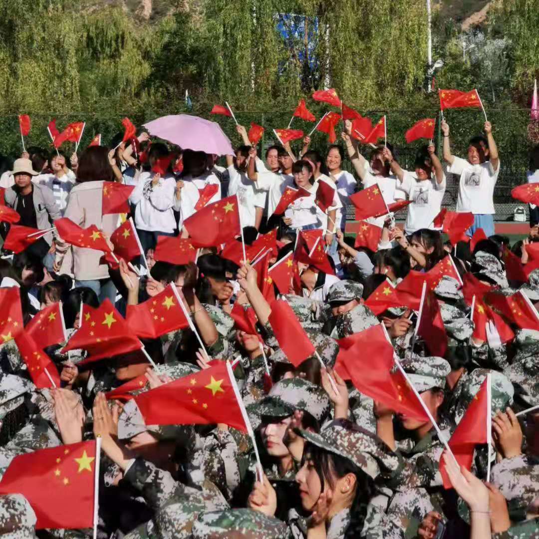 医学系党支部组织师生观看学院举办的“不忘初心，牢记使命”新中国成立70周年文艺汇演