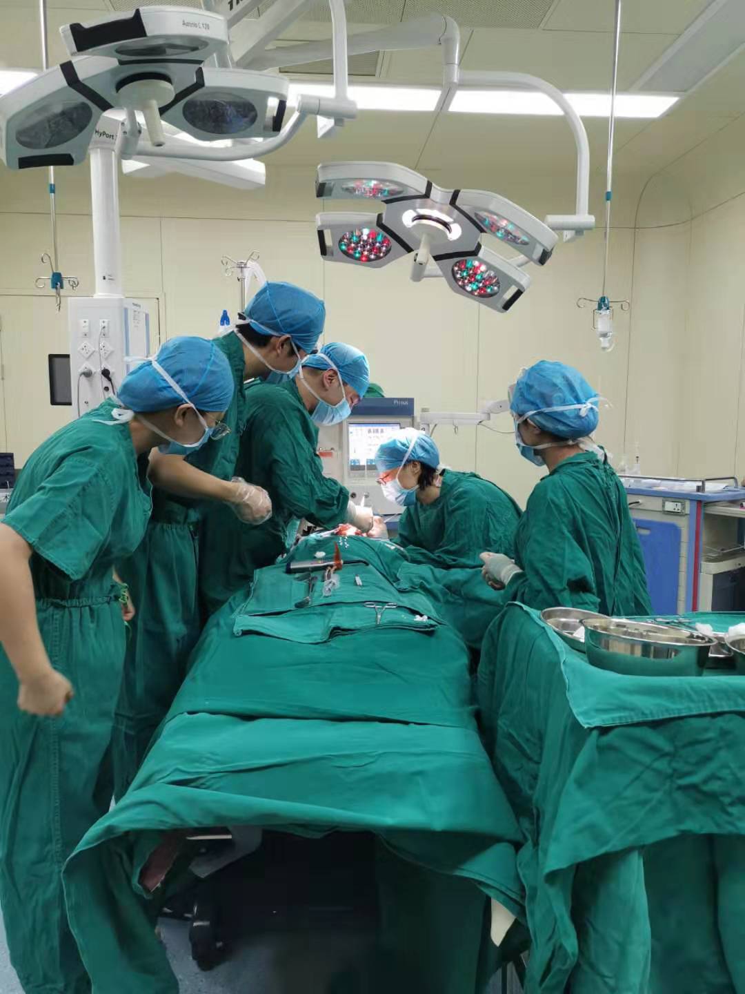 我院承担的“扶贫助弱，健康口腔”项目——全麻下儿童口腔疾病综合干预在临夏州人民医院顺利开展