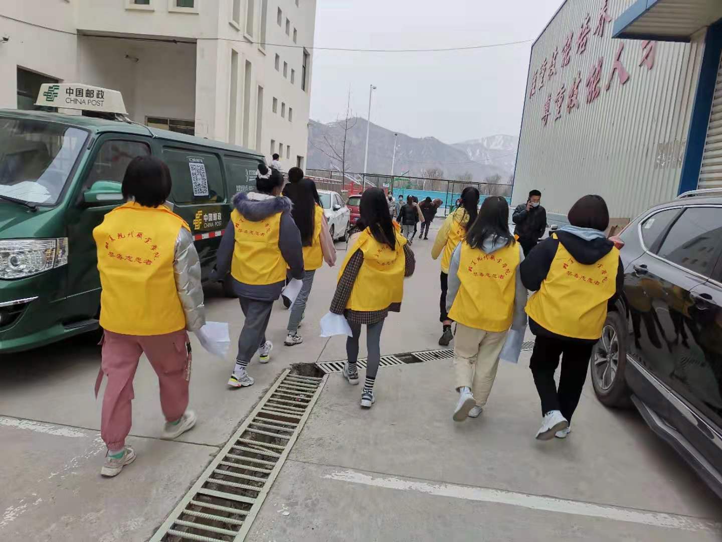 临夏现代职业学院禁毒志愿者宣传活动——“中国禁毒”、“甘肃禁毒”微信公众号扫码关注