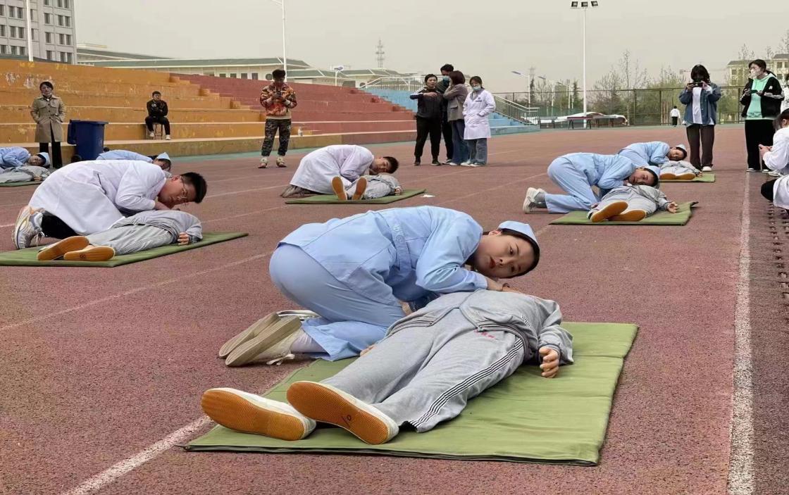  “青春献礼二十大，强国有我新征程”  5•12系列活动之二  卫生健康学院心肺复苏普及及培训公益活动
