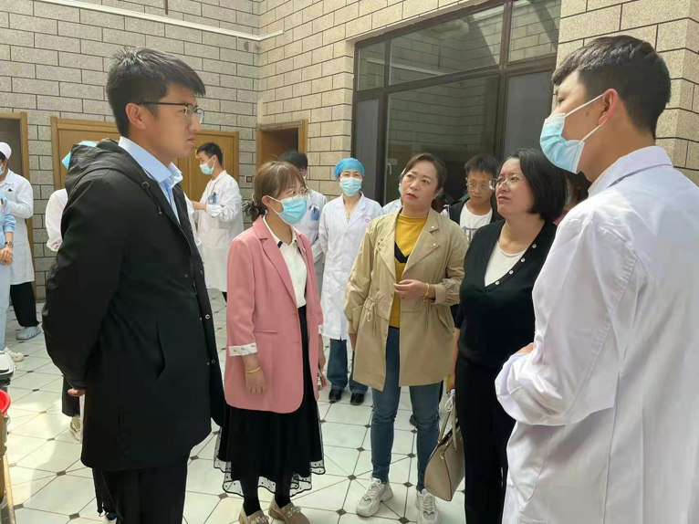 临夏现代职业学院  “访企拓岗促就业”专项活动——临夏现代职业学院副院长赴临夏市中和堂医院洽谈校企合作