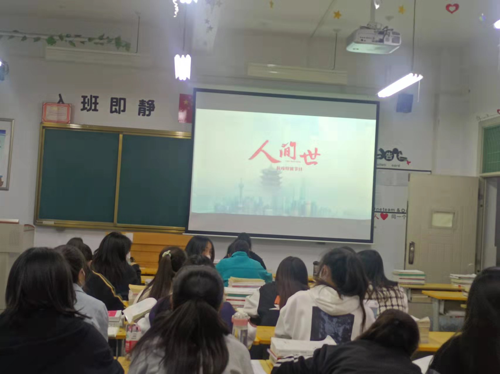   卫生健康学院白衣天使社举行  喜迎二十大，庆祝建团一百周年  ——“叩亮希望之光”活动
