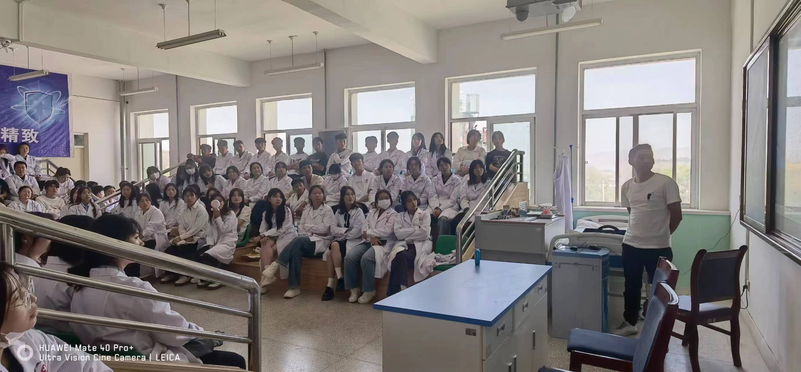 卫生健康学院口腔医学技术专业召开实习就业一体化宣讲会