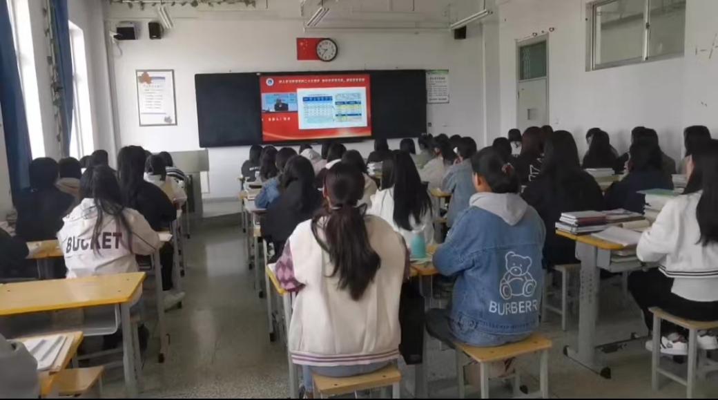 【“三抓三促”进行时】卫生健康学院党支部组织全体在校师生 收看全国两会精神省级示范性宣讲报告会