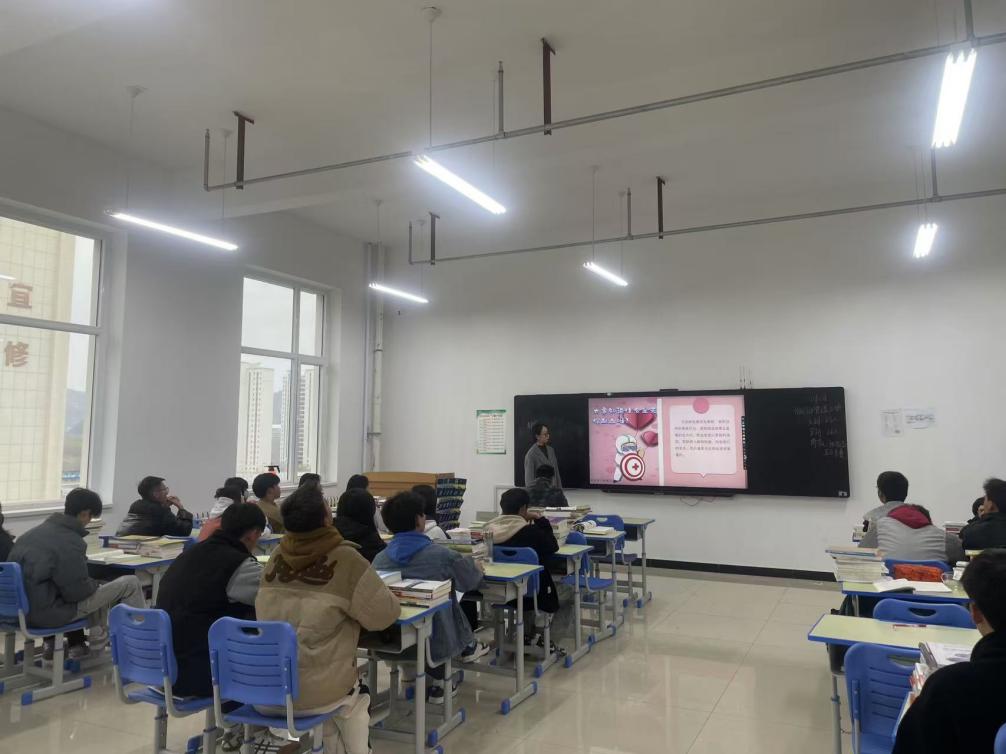 【“三抓三促”行动进行时】、  文化旅游学院召开“无偿献血”主题班会