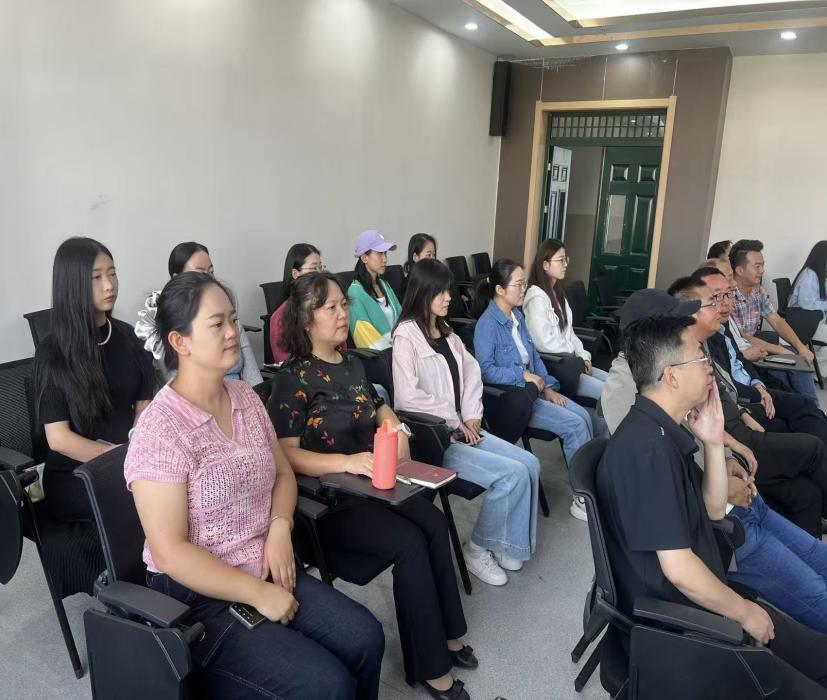 【“三抓三促”行动进行时】文化旅游学院组织师生观看抗战胜利80周年阅兵活动